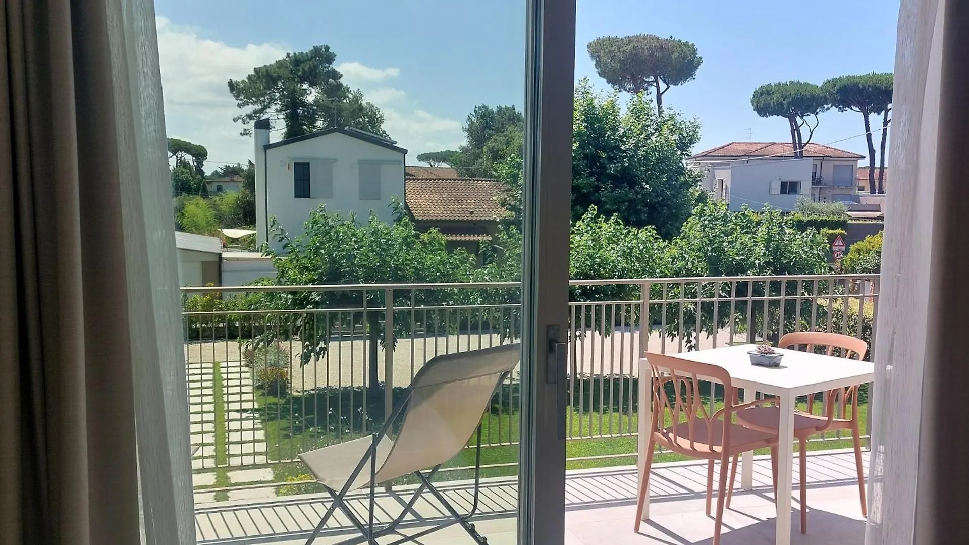 Slowersilia Bed And Breakfast Lido di Camaiore Alojamento de Acomodação e Pequeno-almoço